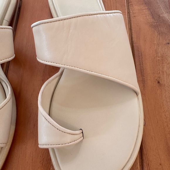 Vince Leather Cream Women's Slide Sandals 8 - Picture 2 of 5